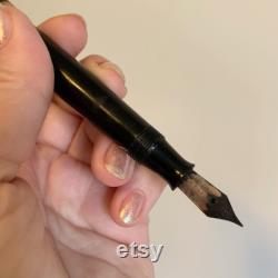 Antique 1940s Parker Vacumatic Blue Diamond fountain pen made of translucent brown celluloid Art Deco with nib