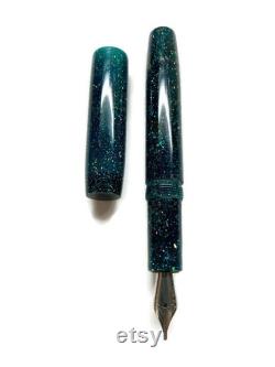 Custom Pocket Fountain Pen DiamondCast Radiance Series, Hiddenite