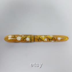 Daisy Handmade and Handpainted Fountain Pen.