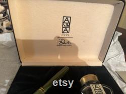 Delta Astra Green and Black ebonite fountain pen 1995 in original box with signs of use (the box). Penna stilografica Delta Astra Verde.