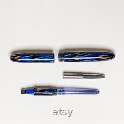 Handmade fountain pen holder for parallel pens