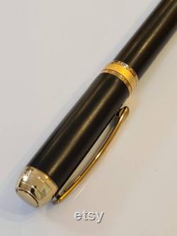 Luxury Fountain Pen in Gold and Ebony