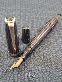 Parker Striped (Duovac) Vacumatic Duofold Senior Fountain Pen (dusty red or maroon) 1944