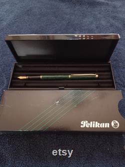 Pelican P381 Vintara-Grun (F) 14kt Nib Cartridge Fill Fountain Pen