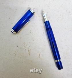 Pelikan M800 Blue Ocean vintage fountain pen in transparent blue resin, 1994, limited edition. and numbered