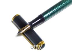 Pre 1989 W-Germany Old Style Pelikan Souveran M400 Green Striated Fountain Pen 14K Fine Flexible Nib Excellent Pre owned Condition